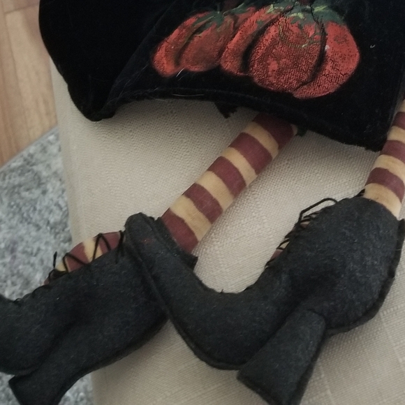 Folk Art Green Witch, Velvet Black Dress w/Painted on Pumpkins. - Picture 11 of 11